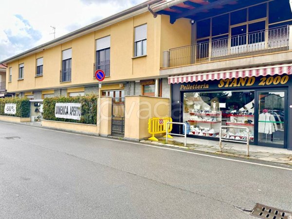 negozio in vendita a Castano Primo