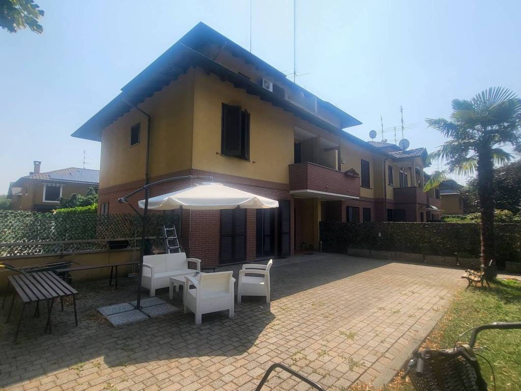 casa indipendente in vendita a Castano Primo