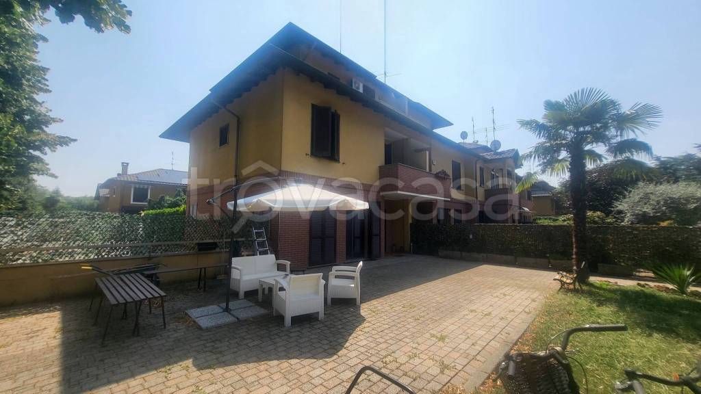 casa indipendente in vendita a Castano Primo