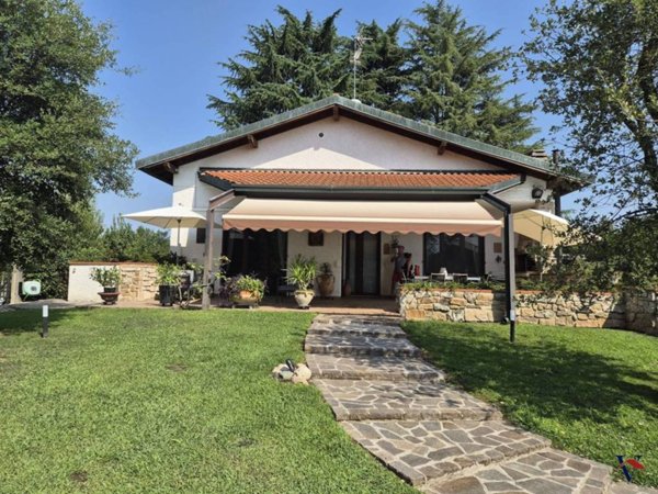 casa indipendente in vendita a Castano Primo