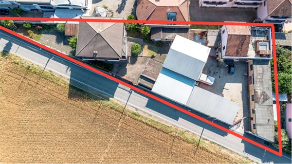 locale di sgombero in vendita a Castano Primo