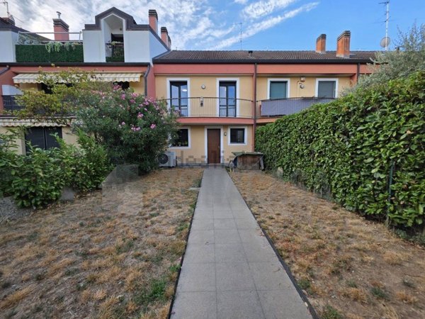 casa indipendente in vendita a Castano Primo