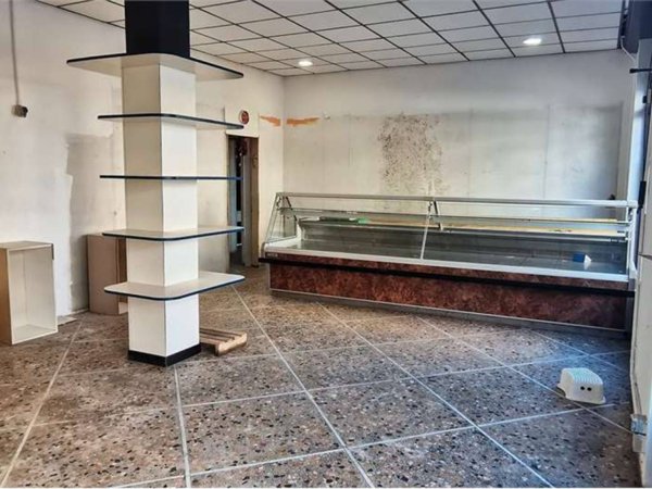 negozio in vendita a Cernusco sul Naviglio
