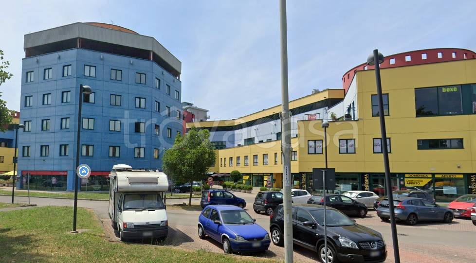 negozio in vendita a Cernusco sul Naviglio