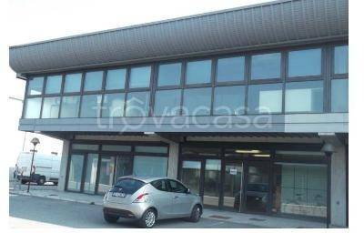 locale commerciale in vendita a Cernusco sul Naviglio
