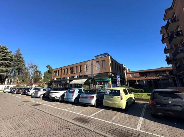 negozio in vendita a Cernusco sul Naviglio
