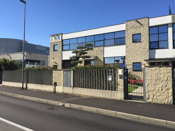 locale commerciale in vendita a Cernusco sul Naviglio