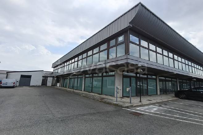 negozio in vendita a Cernusco sul Naviglio