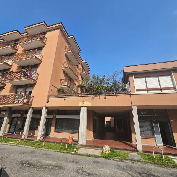 locale commerciale in vendita a Cernusco sul Naviglio