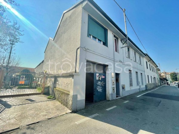negozio in vendita a Cernusco sul Naviglio