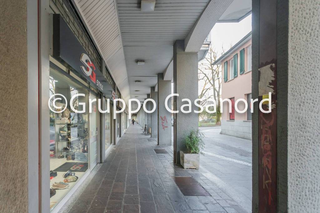 negozio in vendita a Cernusco sul Naviglio