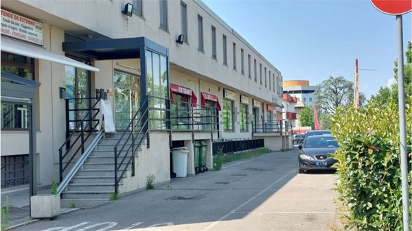 locale commerciale in vendita a Cernusco sul Naviglio