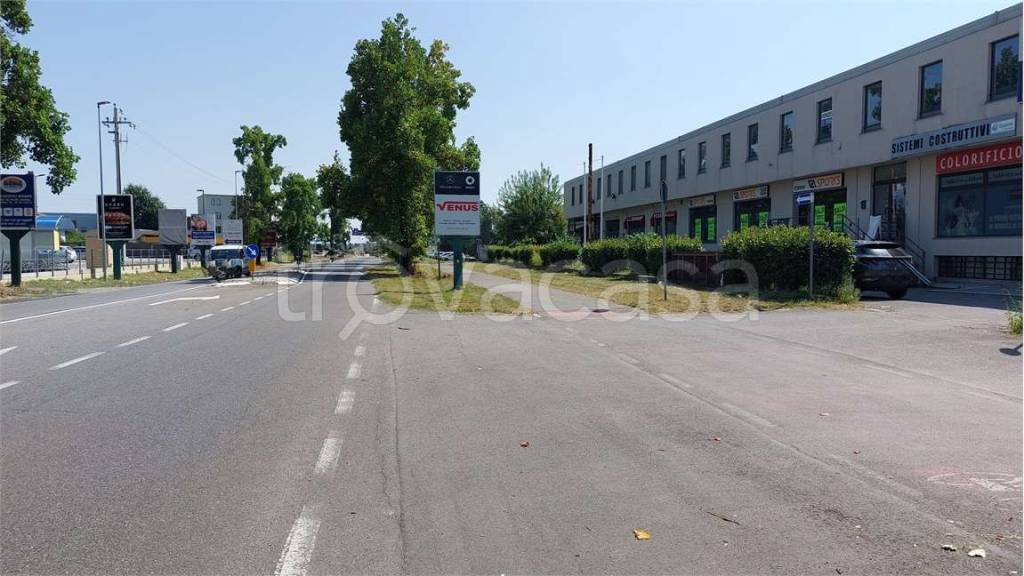 locale commerciale in vendita a Cernusco sul Naviglio