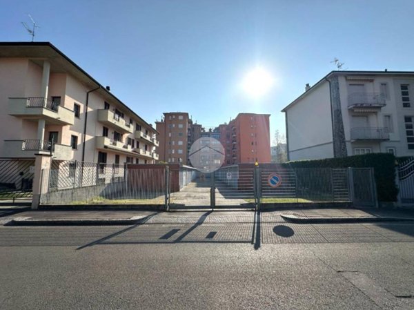 locale di sgombero in vendita a Cernusco sul Naviglio