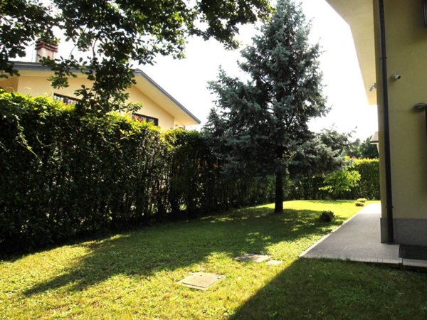 casa indipendente in vendita a Cernusco sul Naviglio in zona Ronco