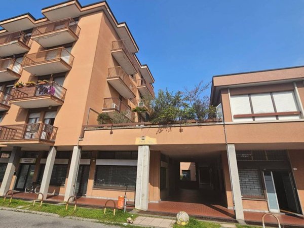 locale commerciale in vendita a Cernusco sul Naviglio