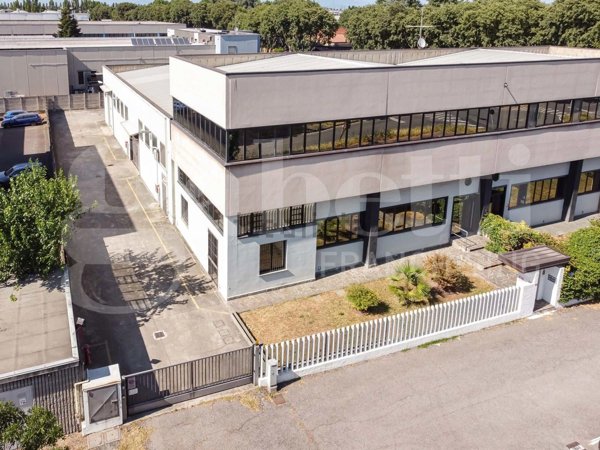 capannone in vendita a Cernusco sul Naviglio