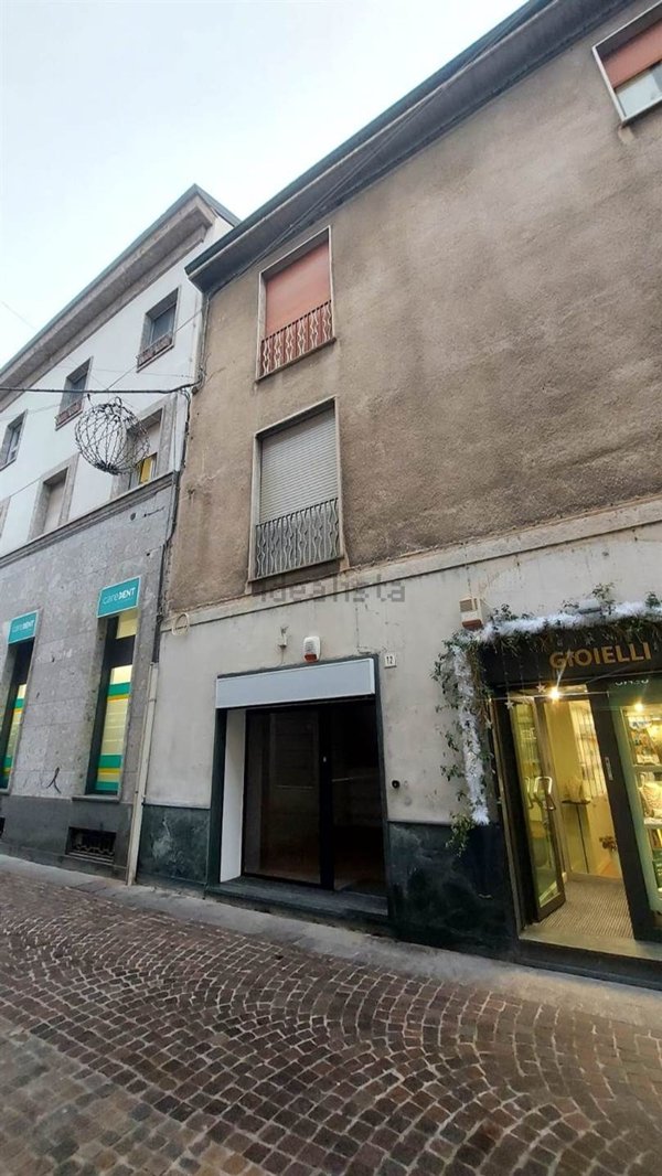 negozio in vendita a Cernusco sul Naviglio