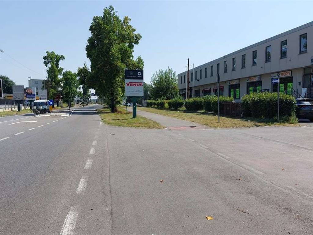 locale commerciale in vendita a Cernusco sul Naviglio