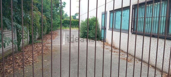 capannone in vendita a Cernusco sul Naviglio