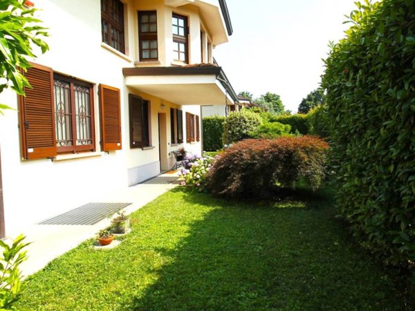 casa indipendente in vendita a Cernusco sul Naviglio in zona Ronco