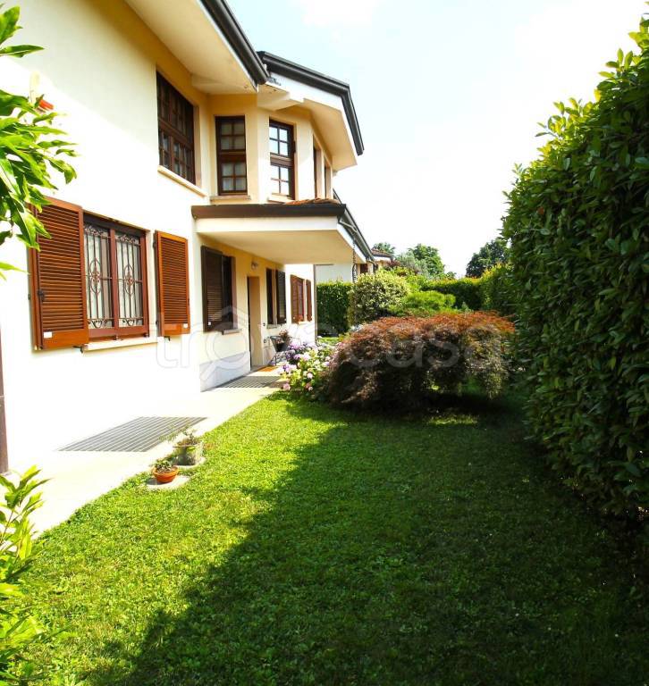 casa indipendente in vendita a Cernusco sul Naviglio in zona Ronco