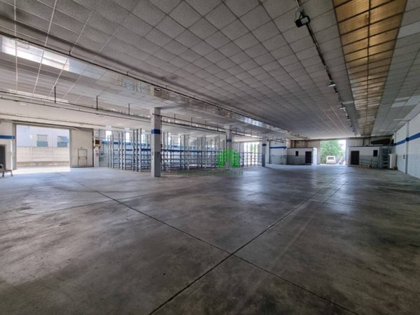 capannone in vendita a Cernusco sul Naviglio