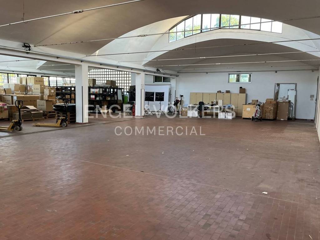 locale commerciale in vendita a Cernusco sul Naviglio