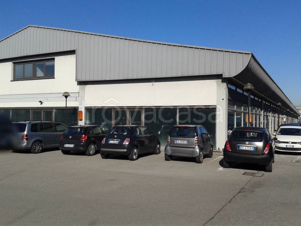 locale commerciale in vendita a Cernusco sul Naviglio