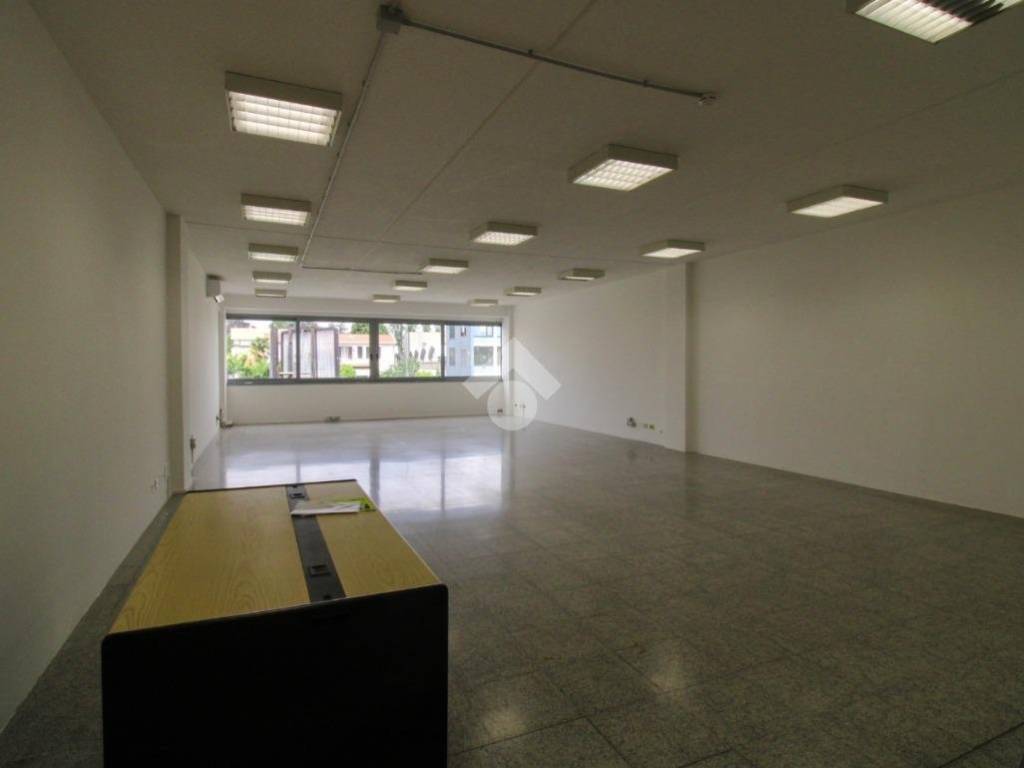 negozio in vendita a Cernusco sul Naviglio