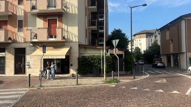 negozio in vendita a Cernusco sul Naviglio