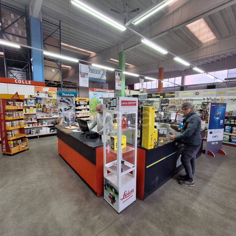 locale commerciale in vendita a Cernusco sul Naviglio