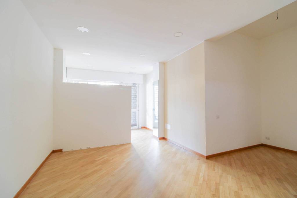 negozio in vendita a Cernusco sul Naviglio