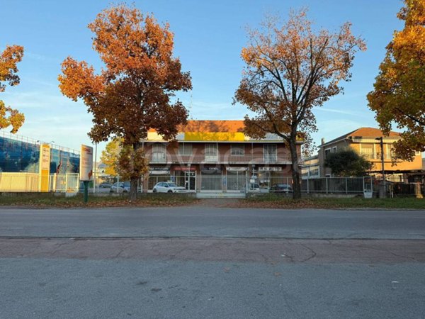 negozio in vendita a Cernusco sul Naviglio