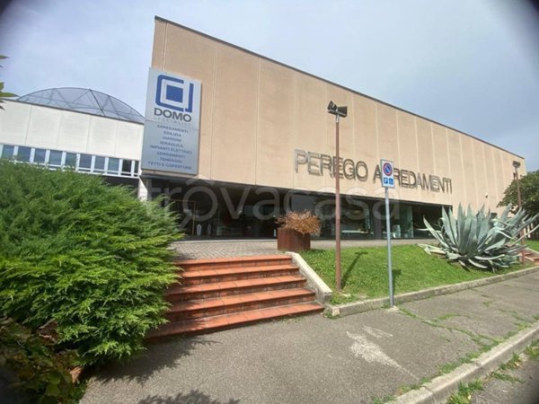 negozio in vendita a Cernusco sul Naviglio