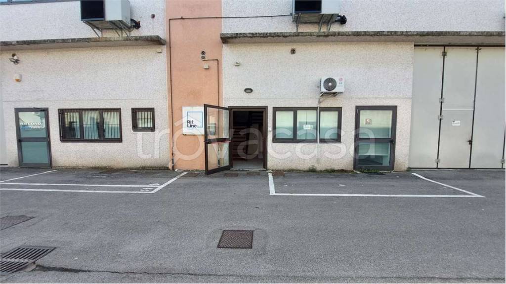 negozio in vendita a Cernusco sul Naviglio