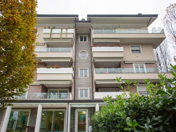 negozio in vendita a Cernusco sul Naviglio