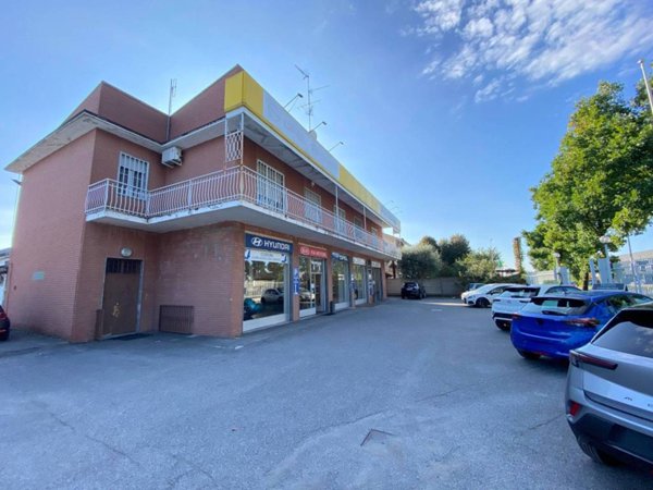 negozio in vendita a Cernusco sul Naviglio