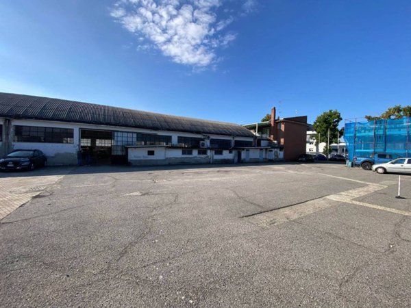 negozio in vendita a Cernusco sul Naviglio