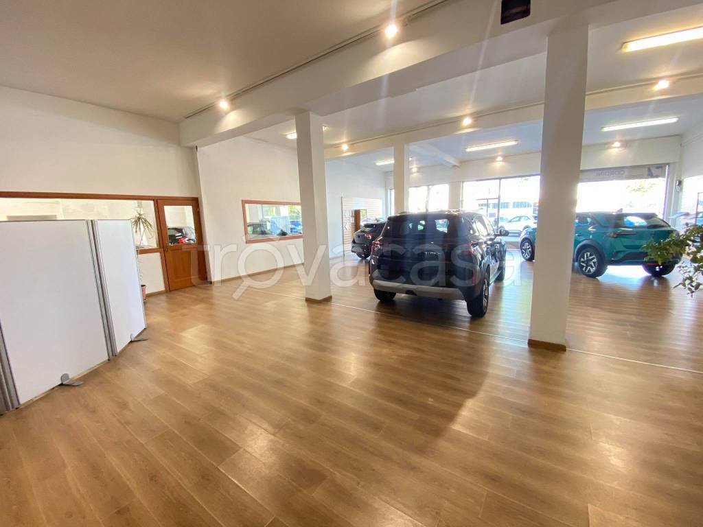 negozio in vendita a Cernusco sul Naviglio