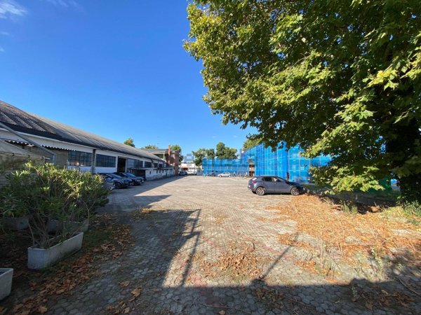 capannone in vendita a Cernusco sul Naviglio