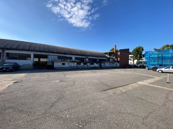 capannone in vendita a Cernusco sul Naviglio