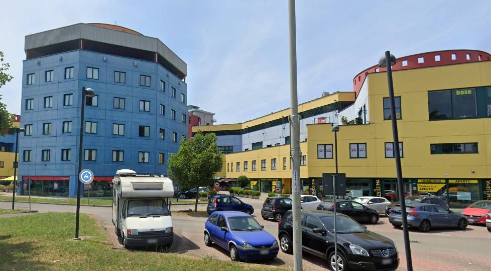 negozio in vendita a Cernusco sul Naviglio