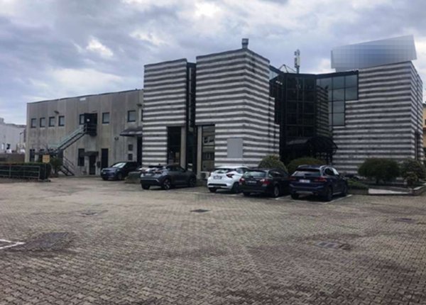 capannone in vendita a Cernusco sul Naviglio