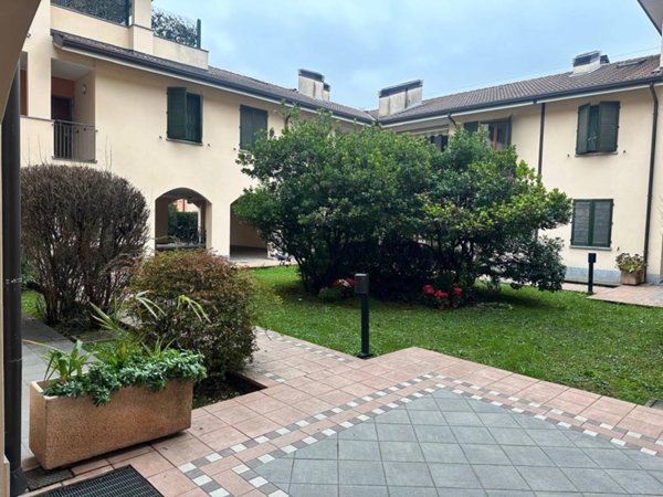 appartamento in vendita a Cernusco sul Naviglio in zona Ronco
