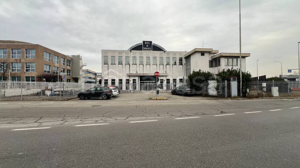 capannone in vendita a Cernusco sul Naviglio