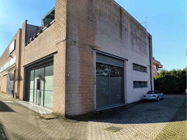 locale commerciale in vendita a Cernusco sul Naviglio