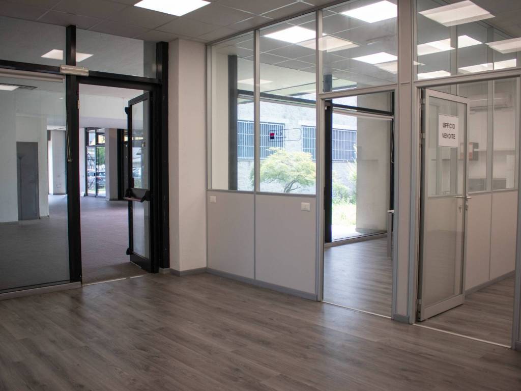 locale commerciale in vendita a Cernusco sul Naviglio