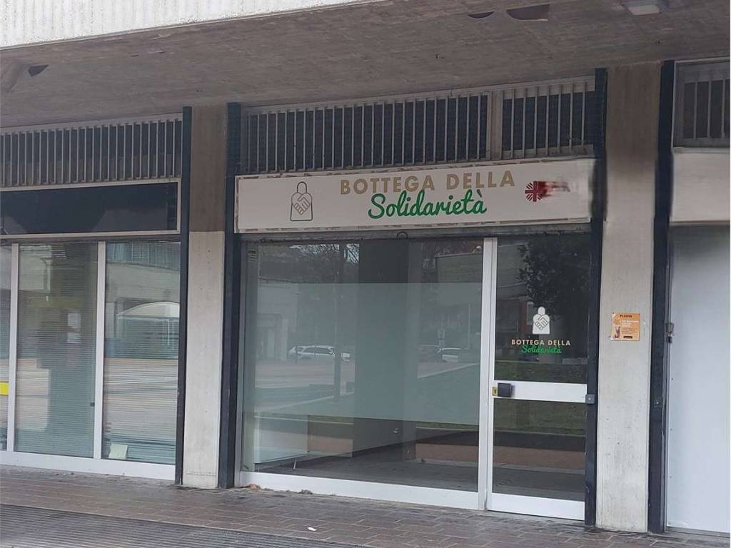 negozio in vendita a Cernusco sul Naviglio