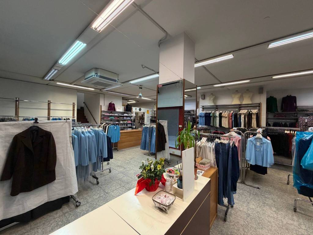 negozio in vendita a Cernusco sul Naviglio